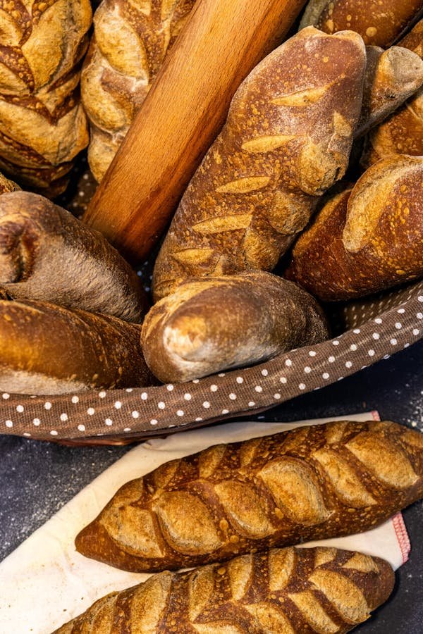 free-photo-of-artisan-baguettes-in-rustic-bakery-setting