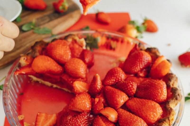 No-Bake Strawberry Pretzel Pie (The Ultimate Sweet-Salty Summer Dessert)